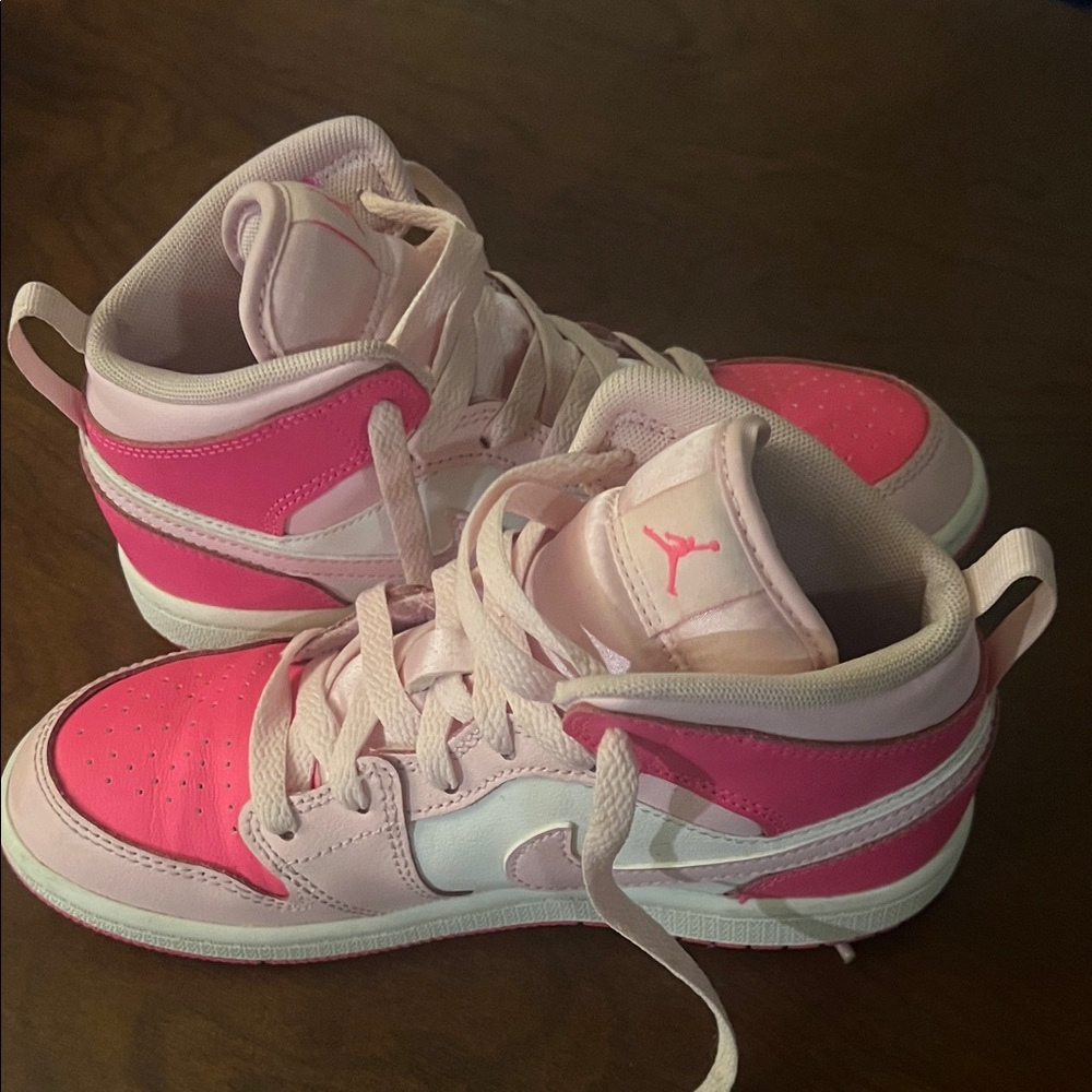 Nike Kids Sneakers in Pink and White